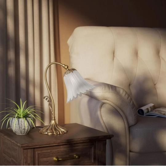 arany luxus asztali lampa klasszikus rez sargarez mediterran vintage uvegburas haloszoba olvasolampa kastely villa polgari elegans.jpg